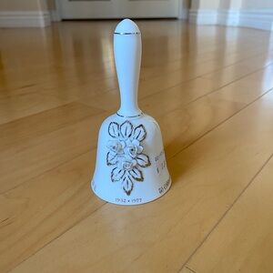 Crown Staffordshire Fine Bone China Queen Elizabeth ll Silver Jubilee 1952-1977